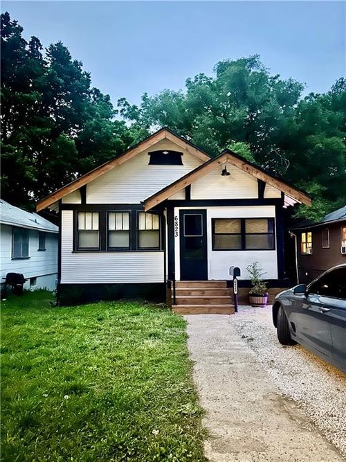 6823 Agnes Ave, Kansas City, MO, 64132-1325 | Card Image