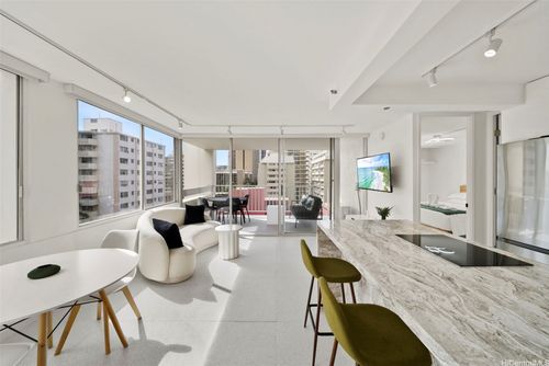 807-2427 Kuhio Ave, Honolulu, HI, 96815-3301 | Card Image