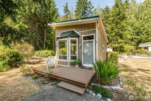 393 Madrona Way, Sequim, WA, 98382-8647 | Card Image