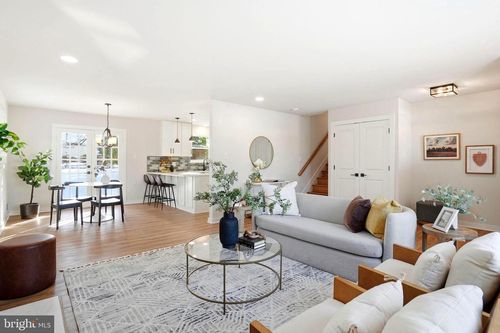 7113 Falcon St, ANNANDALE, VA, 22003-5804 | Card Image