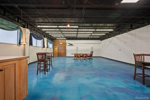 1050 W Huron St, Waterford, MI, 48328-3730 | Card Image