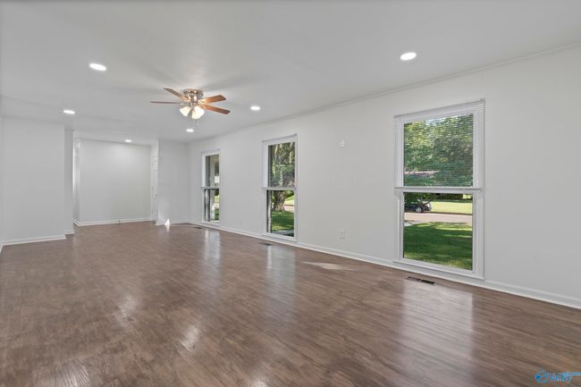 1401 Woodmont Ave Se, House other with 3 bedrooms, 2 bathrooms and null parking in Huntsville AL | Image 4