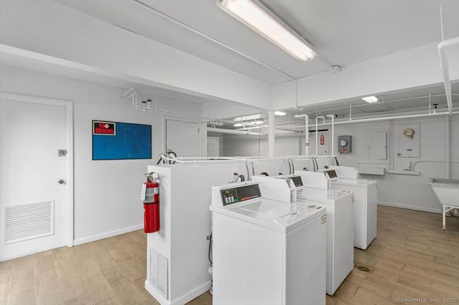 230 - 230 West Walk, Condo with 1 bedrooms, 1 bathrooms and 2 parking in West Haven CT | Image 25