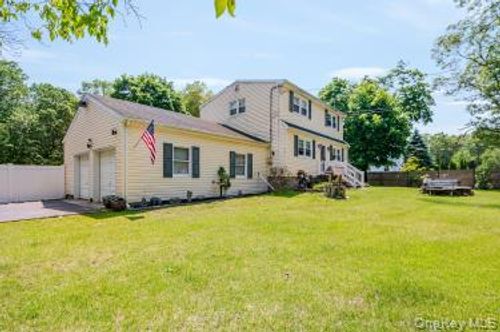 20 Wainwright St, Ronkonkoma, NY, 11779-4713 | Card Image