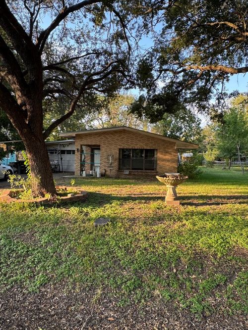 212 E Elizabeth Ave, Palacios, TX, 77465-2616 | Card Image