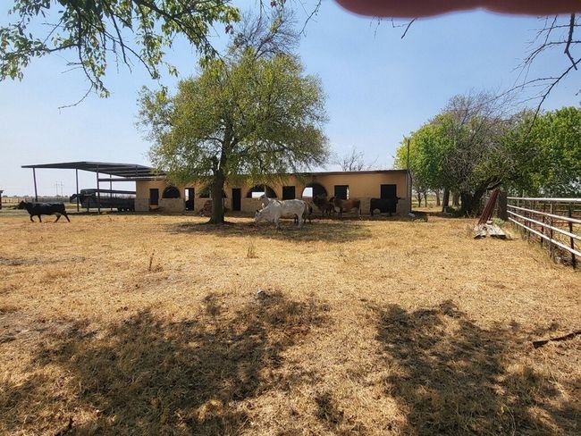 2532 S Highway 171, House other with 4 bedrooms, 5 bathrooms and null parking in Cleburne TX | Image 37