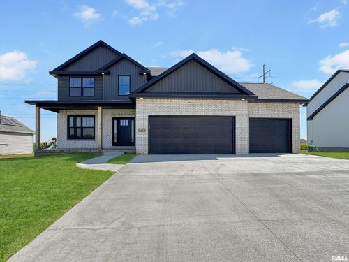 1621 Rustic Oak Dr, Washington, IL, 61571-8705 | Card Image