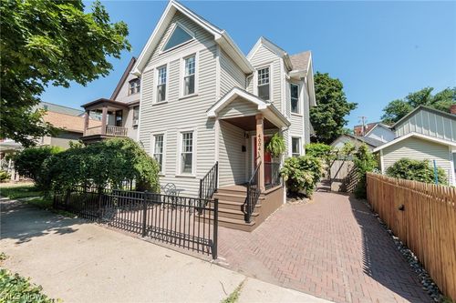 4004 John Ave, Cleveland, OH, 44113-3228 | Card Image