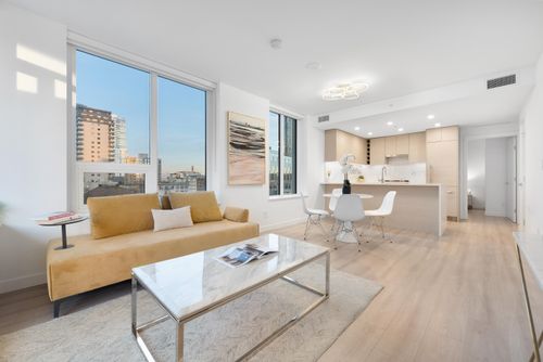 1005-823 Carnarvon St, New Westminster, BC, V3M0N5 | Card Image