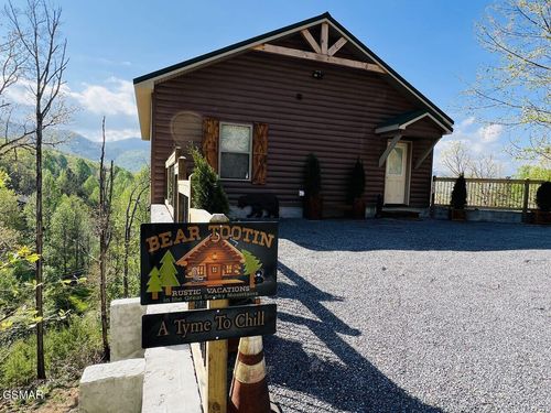 3550 Mountain Tyme Way, Sevierville, TN, 37862-8094 | Card Image