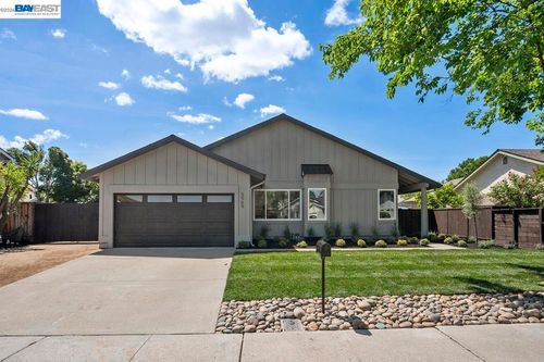 5569 Haggin Oaks Ave, Livermore, CA, 94551-5622 | Card Image