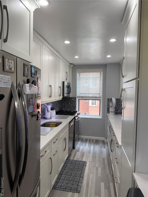 apt-3f-355 Bronx River Rd, Yonkers, NY, 10704-3418 | Card Image