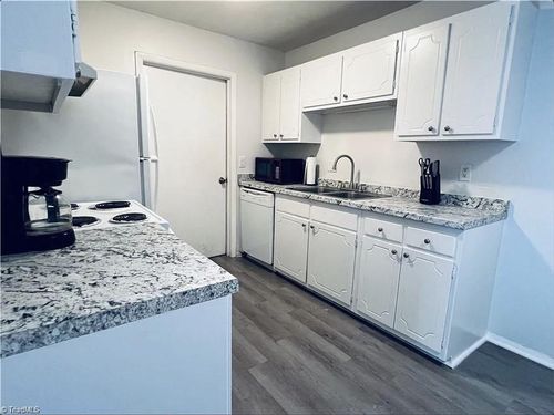 apt-71n-2240 Sunderland Rd, Winston-Salem, NC, 27103-6587 | Card Image