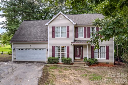 303 Theron Ct, Candler, NC, 28715-7428 | Card Image