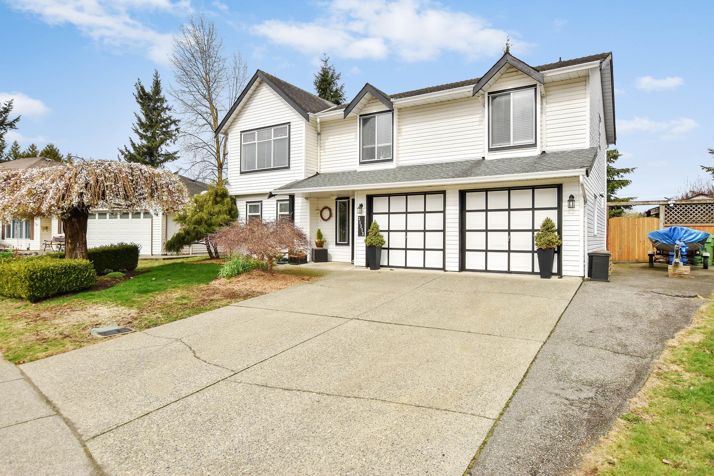 31373 Mcconachie Place, House other with 5 bedrooms, 3 bathrooms and 5 parking in Abbotsford BC | Image 2
