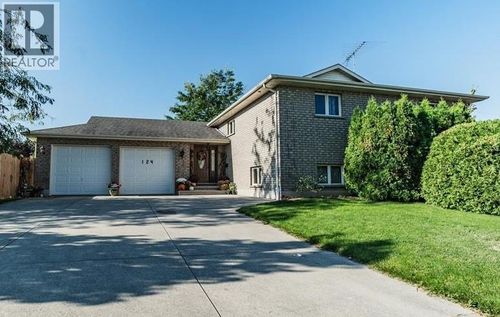 124 Paddock Rd, Wallaceburg, ON, N8A4Y3 | Card Image