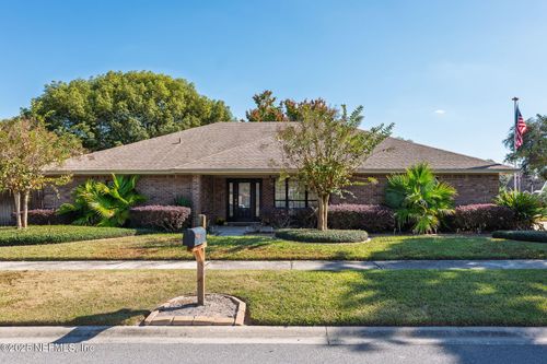 8499 Bandera Cir W, Jacksonville, FL, 32244-5966 | Card Image