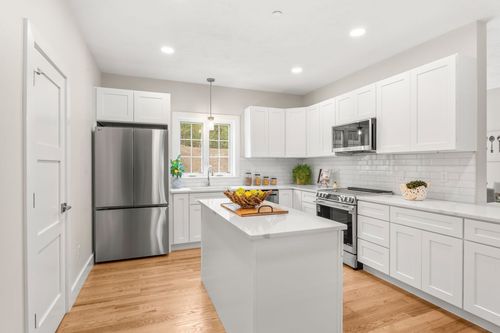 27-71 Driftwood Cir, Sandown, NH, 03873-2257 | Card Image