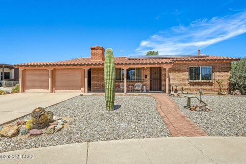 333 E Las Granadas, Green Valley, AZ, 85614-2247 | Card Image