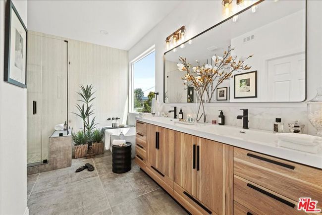 APT-11 - 4414 Moorpark Way, Townhouse with 2 bedrooms, 3 bathrooms and null parking in Toluca Lake CA | Image 21