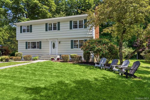 3122 Poplar St, Yorktown Heights, NY, 10598-2620 | Card Image