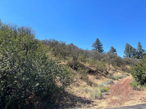 55 Peregrine Hts, Klamath Falls, OR, 97601-9494 | Card Image