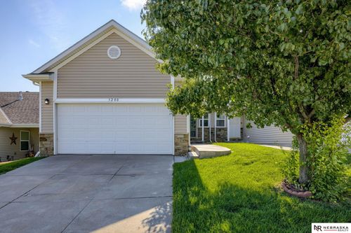 3200 Gunsmoke Dr, Lincoln, NE, 68507-8701 | Card Image
