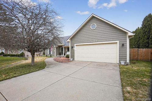 5214 Bloss Dr, Swartz Creek, MI, 48473-8875 | Card Image