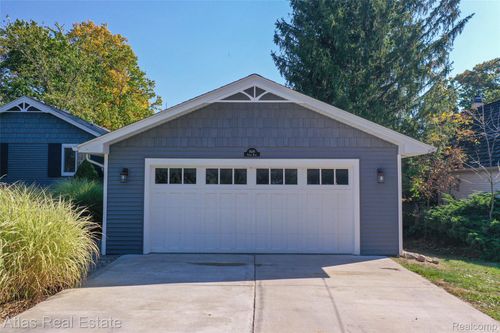 9449 Ridge Rd, Goodrich, MI, 48438-9480 | Card Image