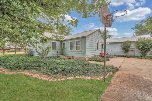 120 S Highland Dr, Erick, OK, 73645-5202 | Card Image