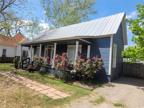 403 Fawcett St, Smithville, TX, 78957-1310 | Card Image