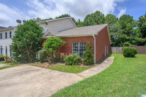 209 Cambrian Ridge Trl, PELHAM, AL, 35124-4822 | Card Image