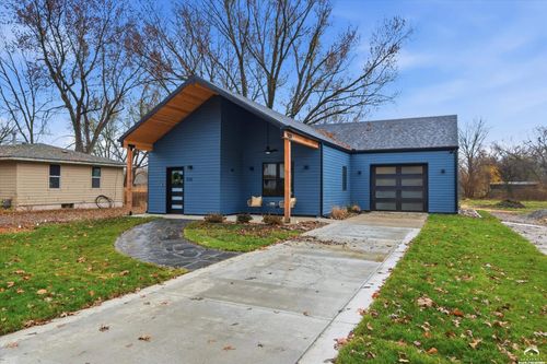 516 Lake St, Lawrence, KS, 66044-5338 | Card Image