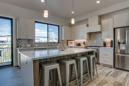 apt-2-410 Melba St, Dallas, TX, 75208-4887 | Card Image