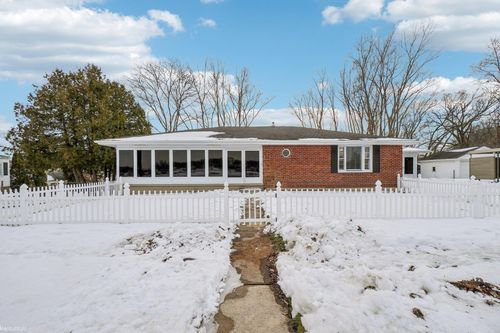 2335 Water St, Port Huron, MI, 48060-2427 | Card Image