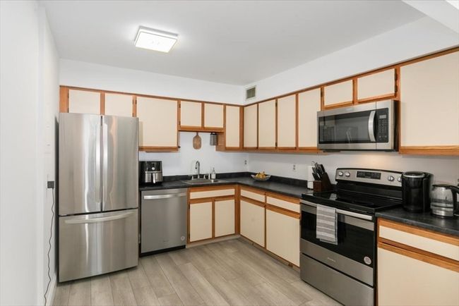 APT-1615 - 376 Ocean Ave, Condo with 2 bedrooms, 2 bathrooms and null parking in Revere MA | Image 4