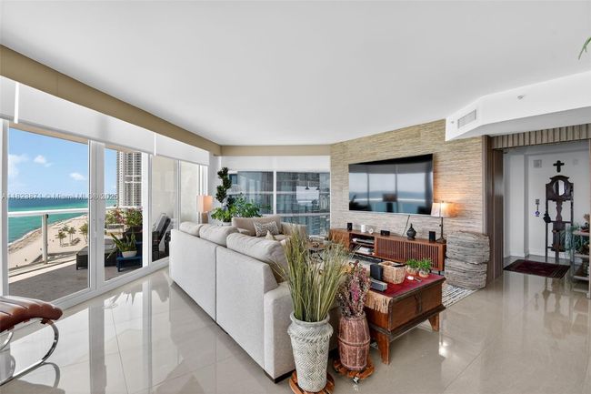 APT-1401 - 18671 Collins Ave, Condo with 3 bedrooms, 4 bathrooms and null parking in Sunny Isles Beach FL | Image 5