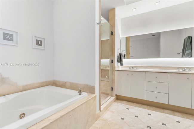 APT-1810 - 100 S Pointe Dr, Condo with 3 bedrooms, 3 bathrooms and null parking in Miami Beach FL | Image 27
