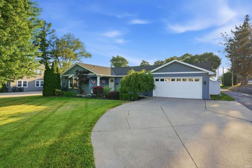 645 N Riley St, Kendallville, IN, 46755-1232 | Card Image