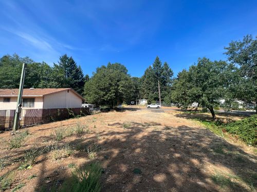 127 S Kerby Ave, Cave Junction, OR, 97523-9339 | Card Image