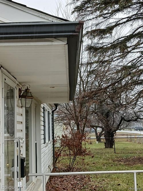 1396 Potter Blvd, Burton, MI, 48509-2157 | Card Image