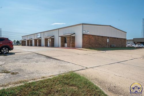 1605 Sw 41st St, Topeka, KS, 66609-1250 | Card Image