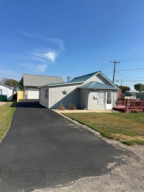 1402 Bennett Dr, Rock Falls, IL, 61071-2647 | Card Image
