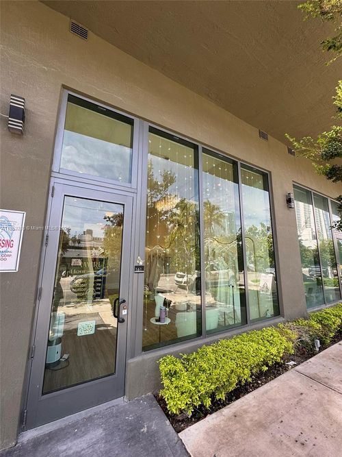 2220 Ne 2nd Ave, Miami, FL, 33137-4817 | Card Image