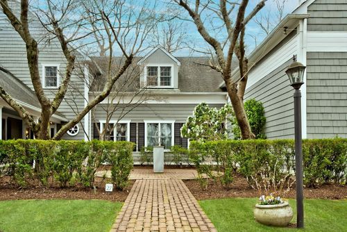 27 Quail Ridge Rd, Glen Cove, NY, 11542-3333 | Card Image