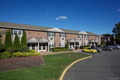 82e-82 Easy St, Sayville, NY, 11782-2311 | Card Image