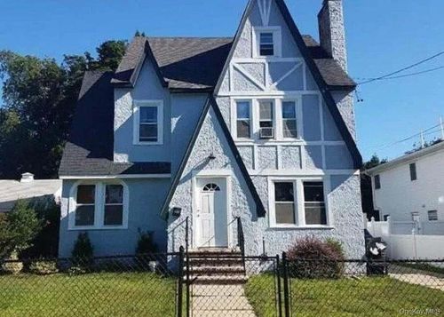 17 Hope St, Hempstead, NY, 11550-4618 | Card Image