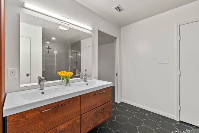 6210 Meadow Grv, House other with 3 bedrooms, 2 bathrooms and null parking in Windcrest TX | Image 23
