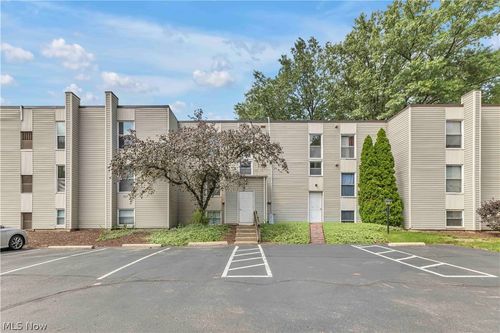 320-1633 Cedarwood Dr, Westlake, OH, 44145-1823 | Card Image