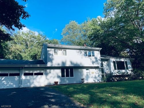 50 Falcon Rd, Livingston, NJ, 07039-4415 | Card Image